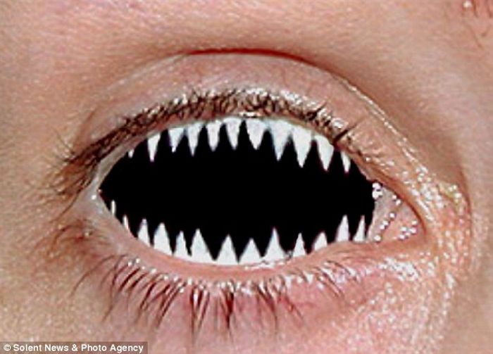scary_contact_lenses_03.jpg