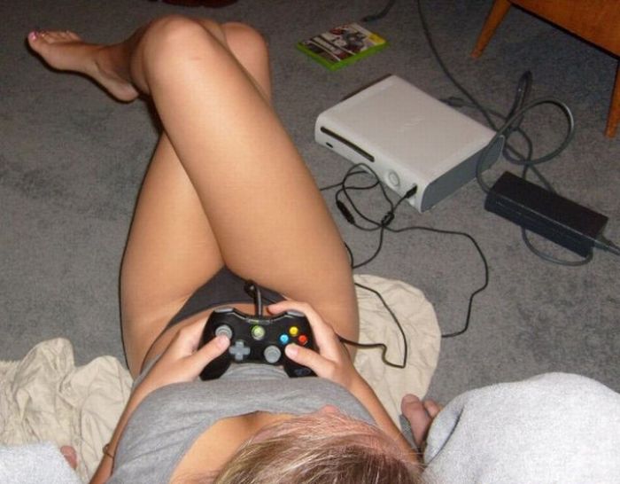 sexy female gamers
