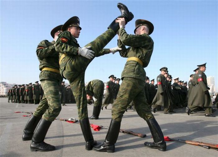 http://us.acidcow.com/pics/20110629/military_humor_03.jpg